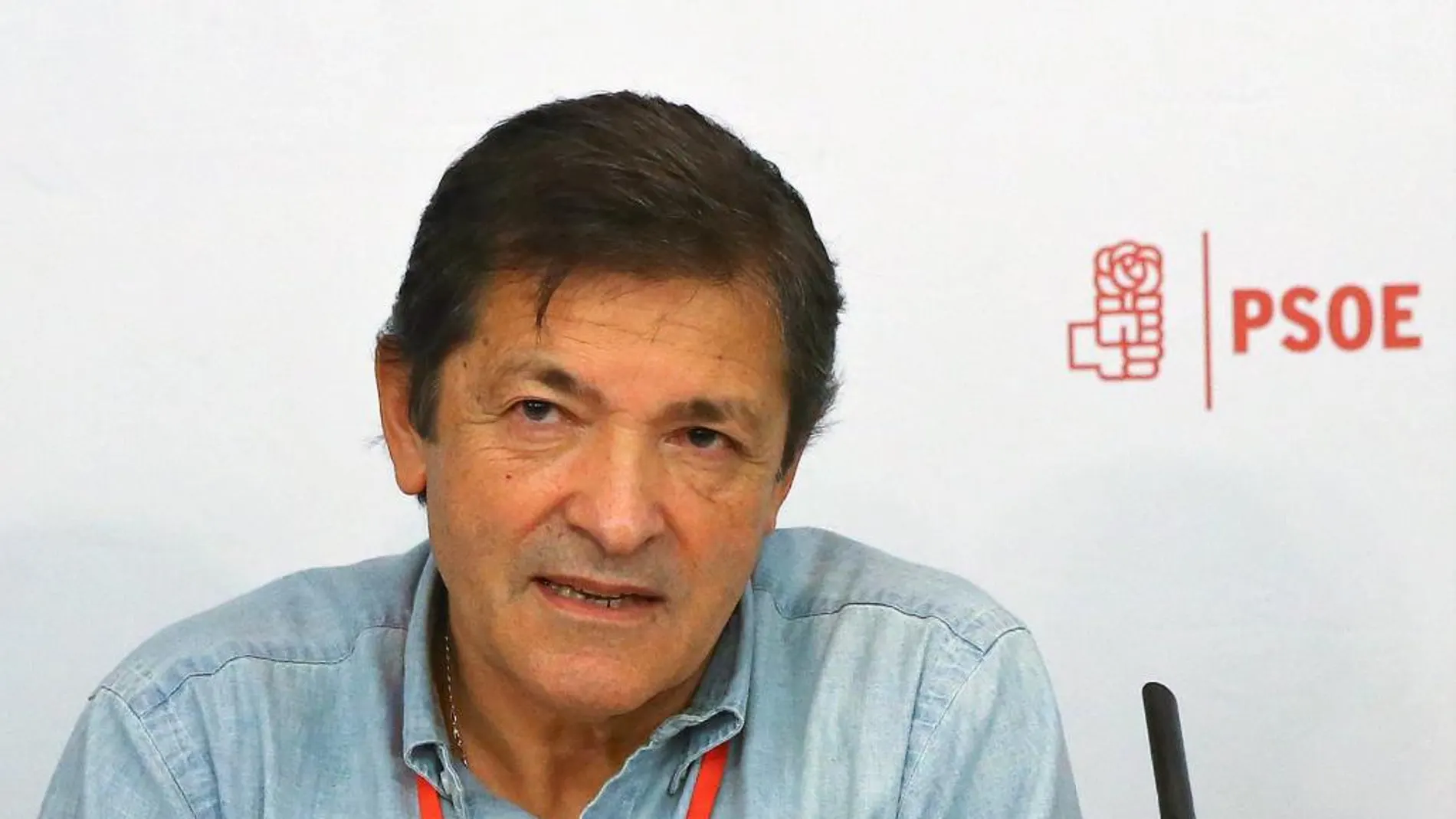 Fernández pedirá al grupo parlamentario del PSOE que todos se abstengan
