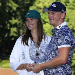 Matt Wallace, con el trofeo