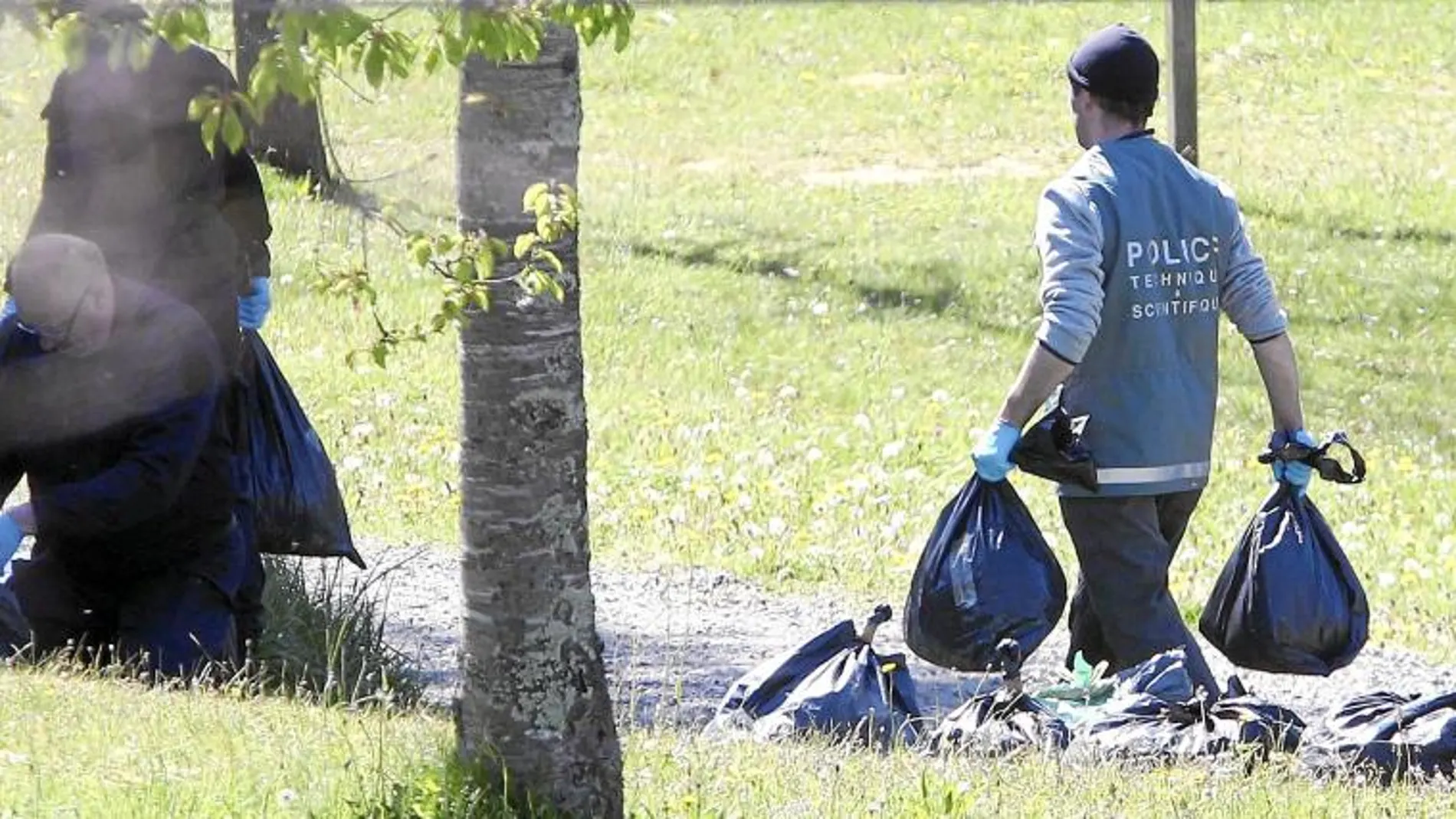 ETA mantiene a dos «jefes» en Francia para no disolverse