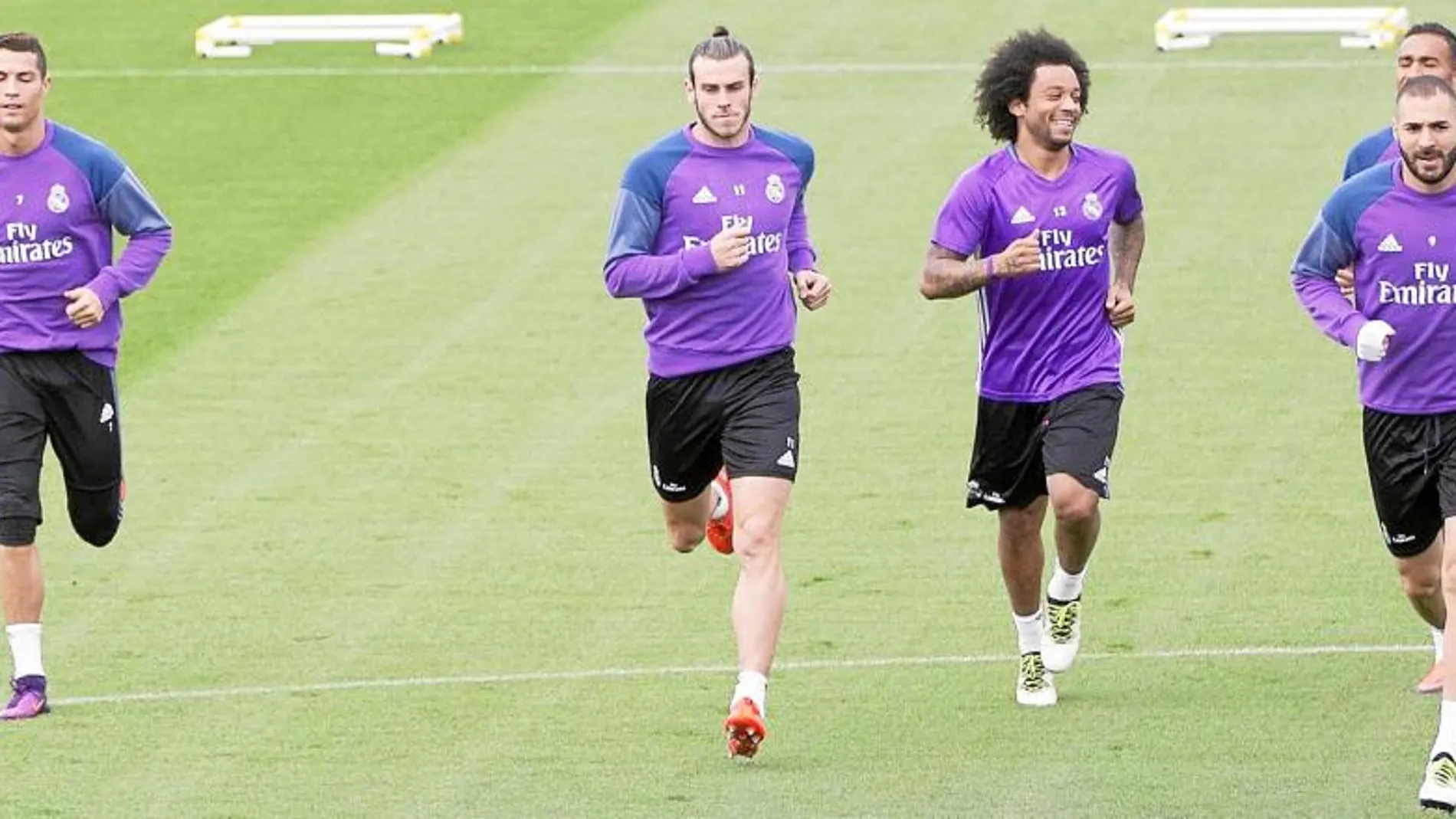 Ronaldo, Bale, Marcelo, Benzema y Danilo, en el entrenamiento de ayer del Madrid