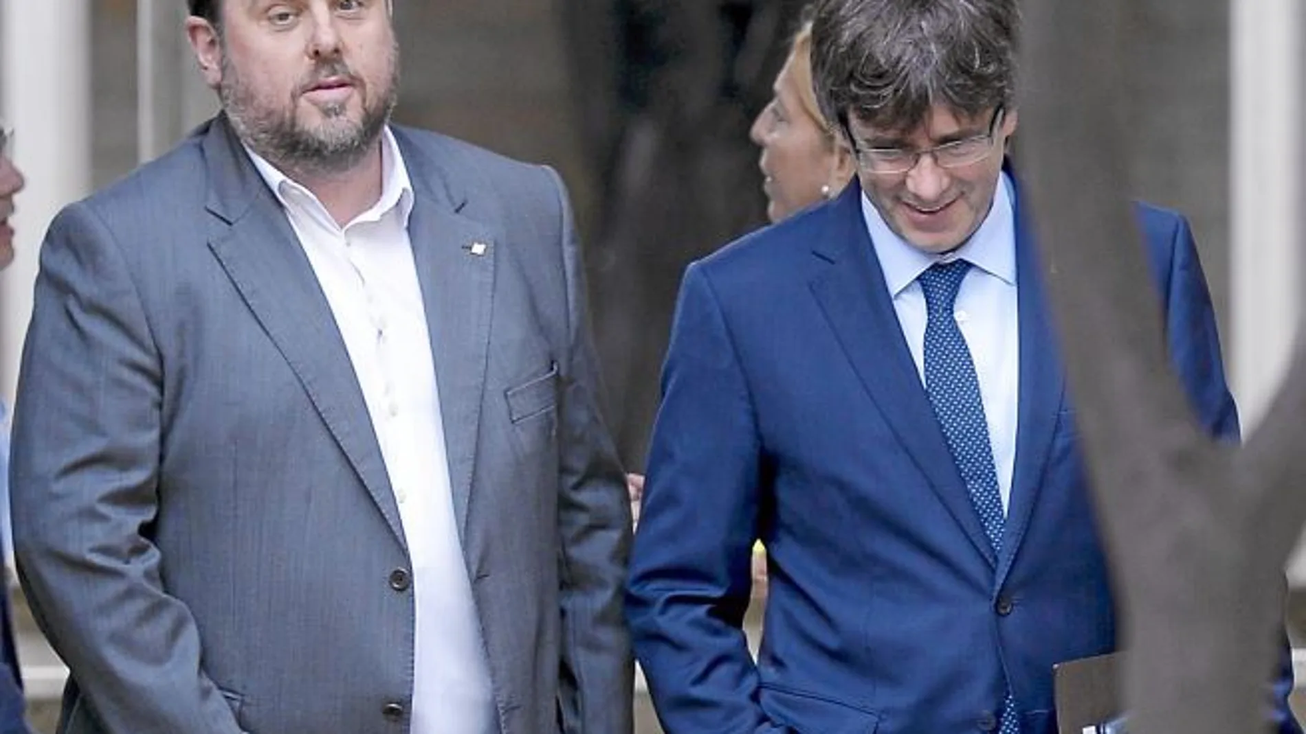 El presidente de la Generalitat, Carles Puigdemont, con Oriol Junqueras