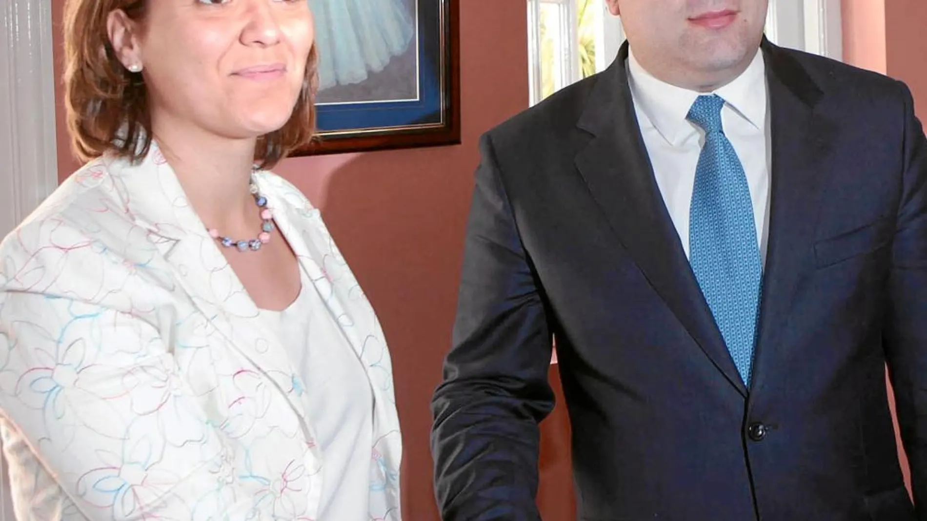 Gemma Araujo, alcaldesa de La Línea, y el ministro principal Picardo