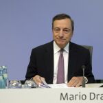 El presidente del Banco Central Europeo (BCE), Mario Draghi, ofrece una rueda de prensa en Fráncfort,