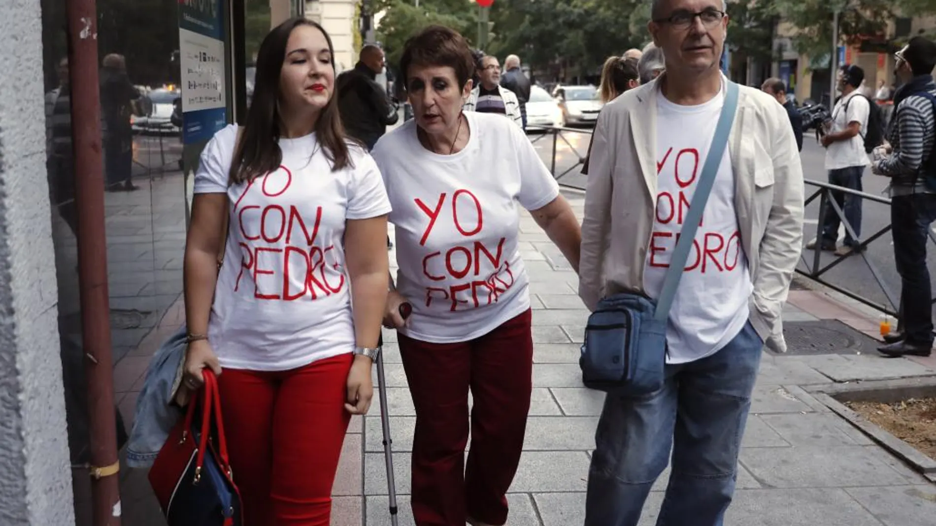 Los simpatizantes se agolpan en Ferraz