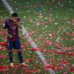 Xavi Hernandez llora durante su despedida del Camp Nou