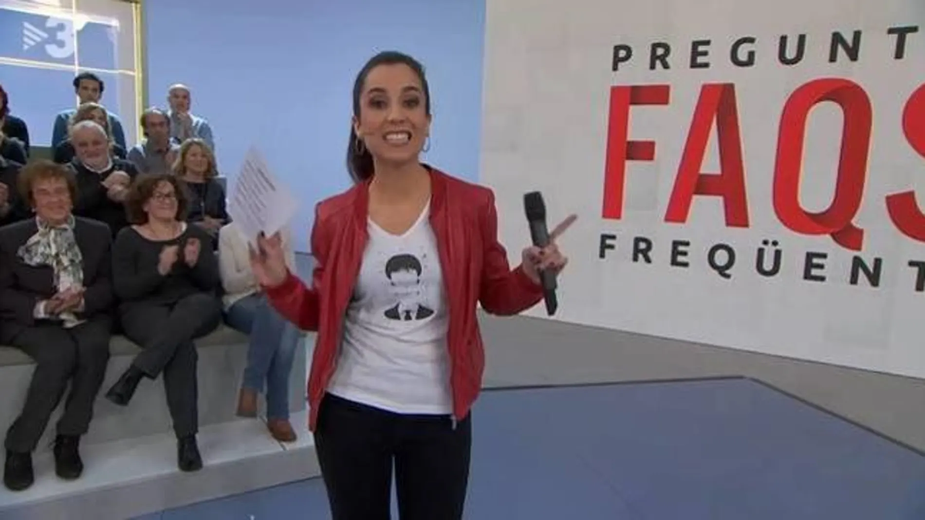 Una presentadora de TV3 aparece vestida con una camiseta de Puigdemont