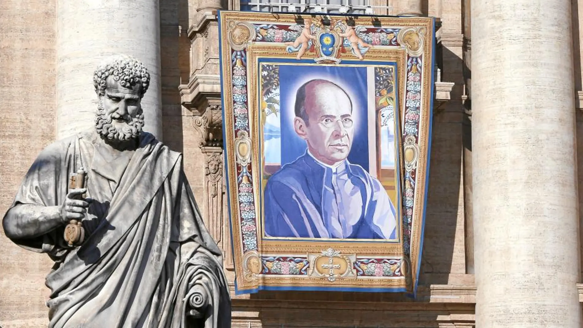 Faustino Mínguez –en la imagen del tapiz que puede verse hoy en el Vaticano– luchó para que la mujer tuviera el papel que le corresponde en la sociedad actual