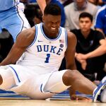 Zion Williamson se lesionó tras reventar su zapatilla