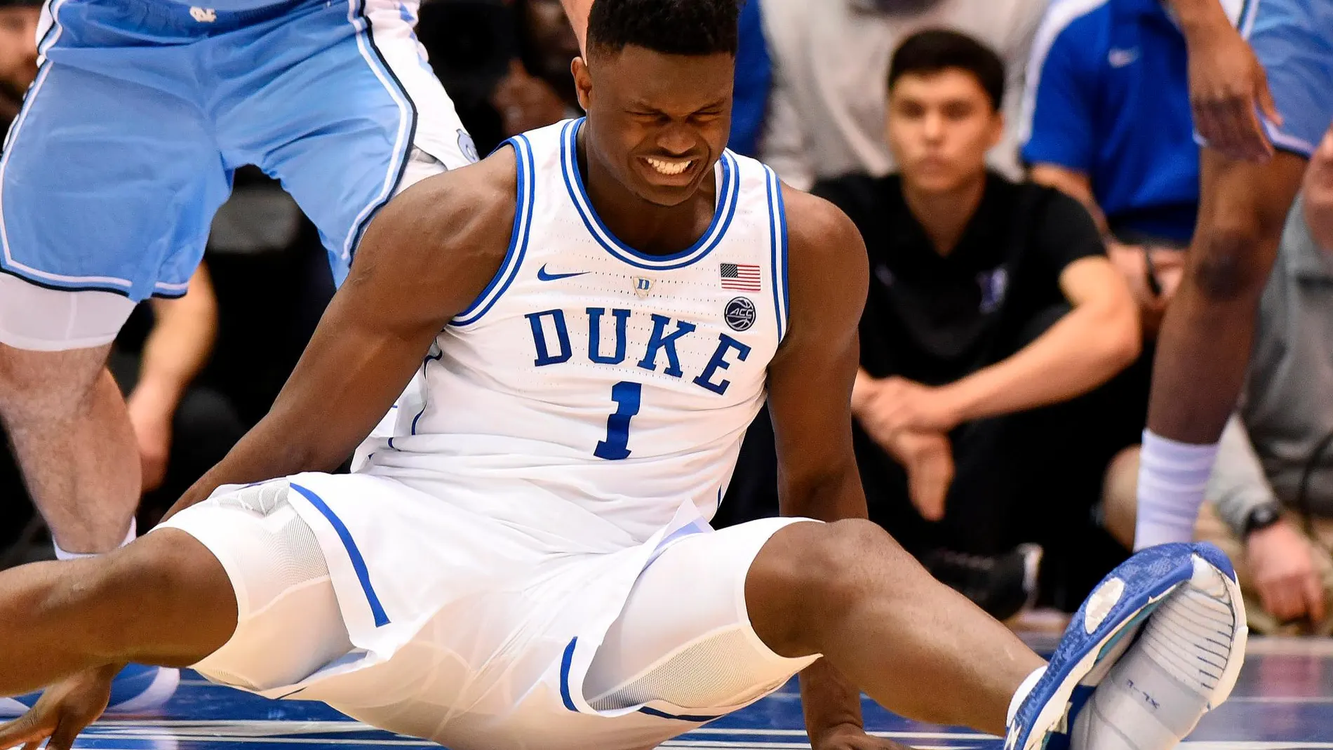 Zion Williamson se lesionó tras reventar su zapatilla