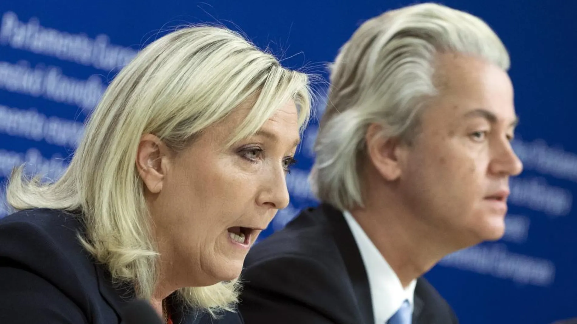 La presidenta del Frente Nacional, Marine Le Pen, junto al líder ultra holandés, Geert Wilders