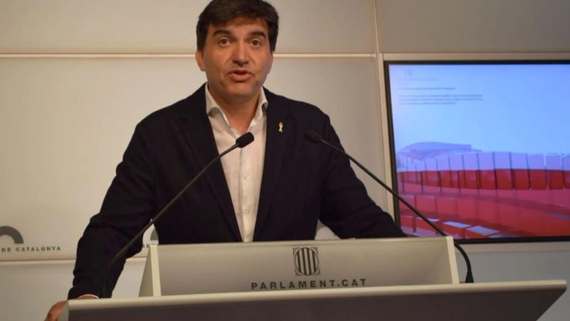 Sergi Sabrià hoy durante su intervención en el Parlament de Cataluña.(Twitter)