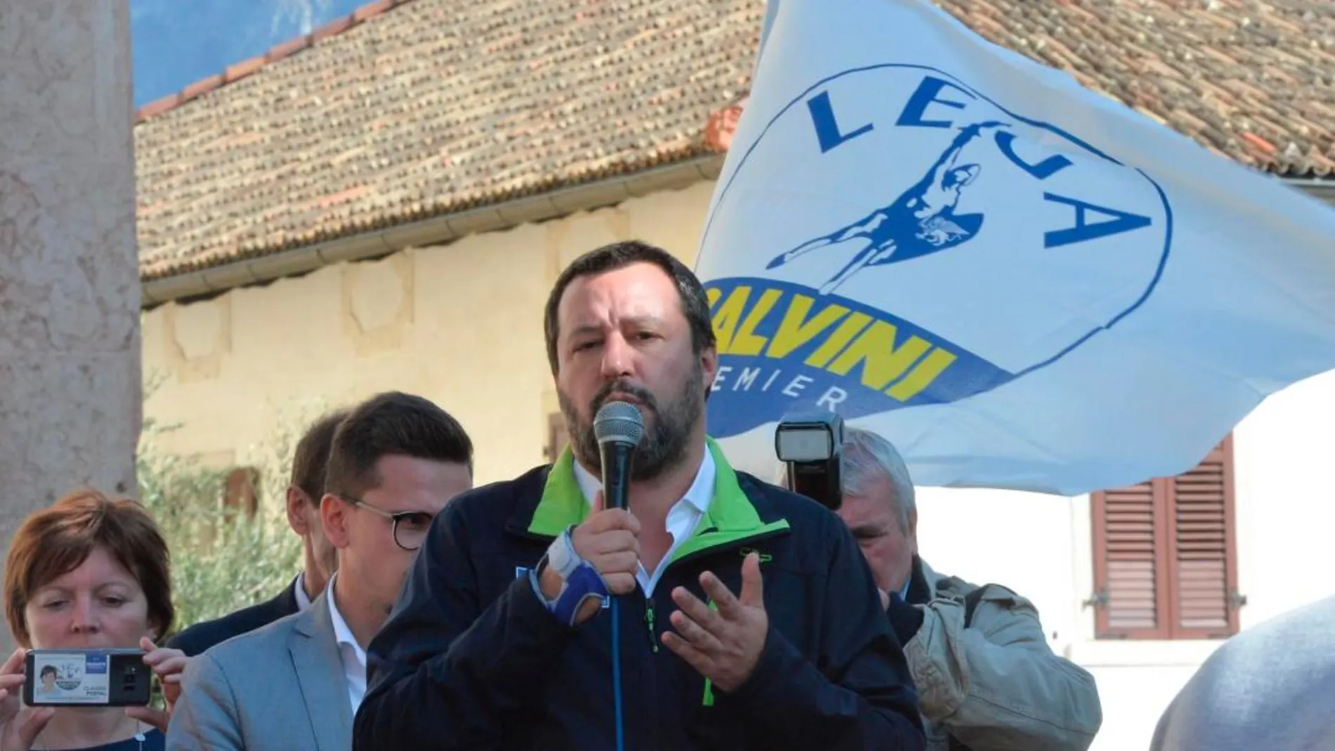 El líder de la ultraderechista Liga y ministro de Interior, Matteo Salvini, participa en un acto electoral celebrado en Trentino, Mezzocorona / Foto: Efe