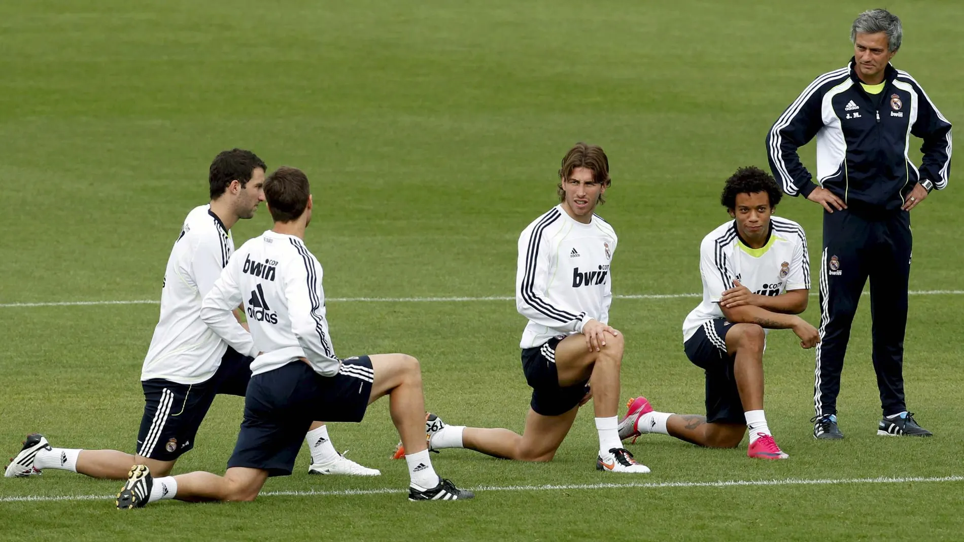 Mourinho, junto a Higuaín, Ramos y Marcelo, en su primeros meses en el Real Madrid