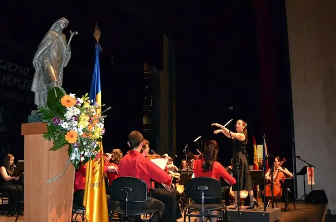 La Católica de Ávila rinde homenaje a Santa Teresa con un concierto en su Año Jubilar