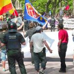 Los Mossos establecieron un cordón de seguridad para evitar el enfrentamiento entre los dos grupos de manifestantes.