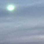 Un gran bola de fuego de color verde cruza el cielo en Japón