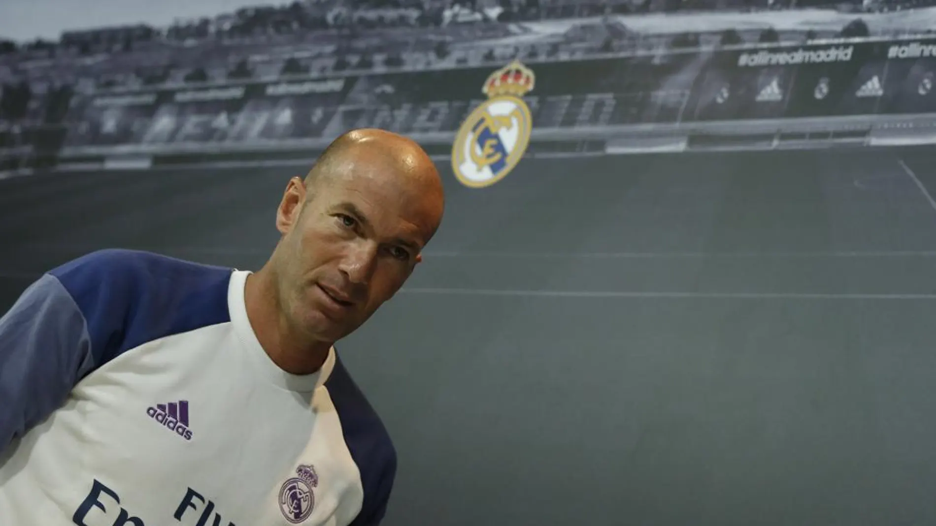 El entrenador del Real Madrid, Zinedine Zidane, durante la rueda de prensa ofrecida esta mañana en la Ciudad Deportiva de Valdebebas.