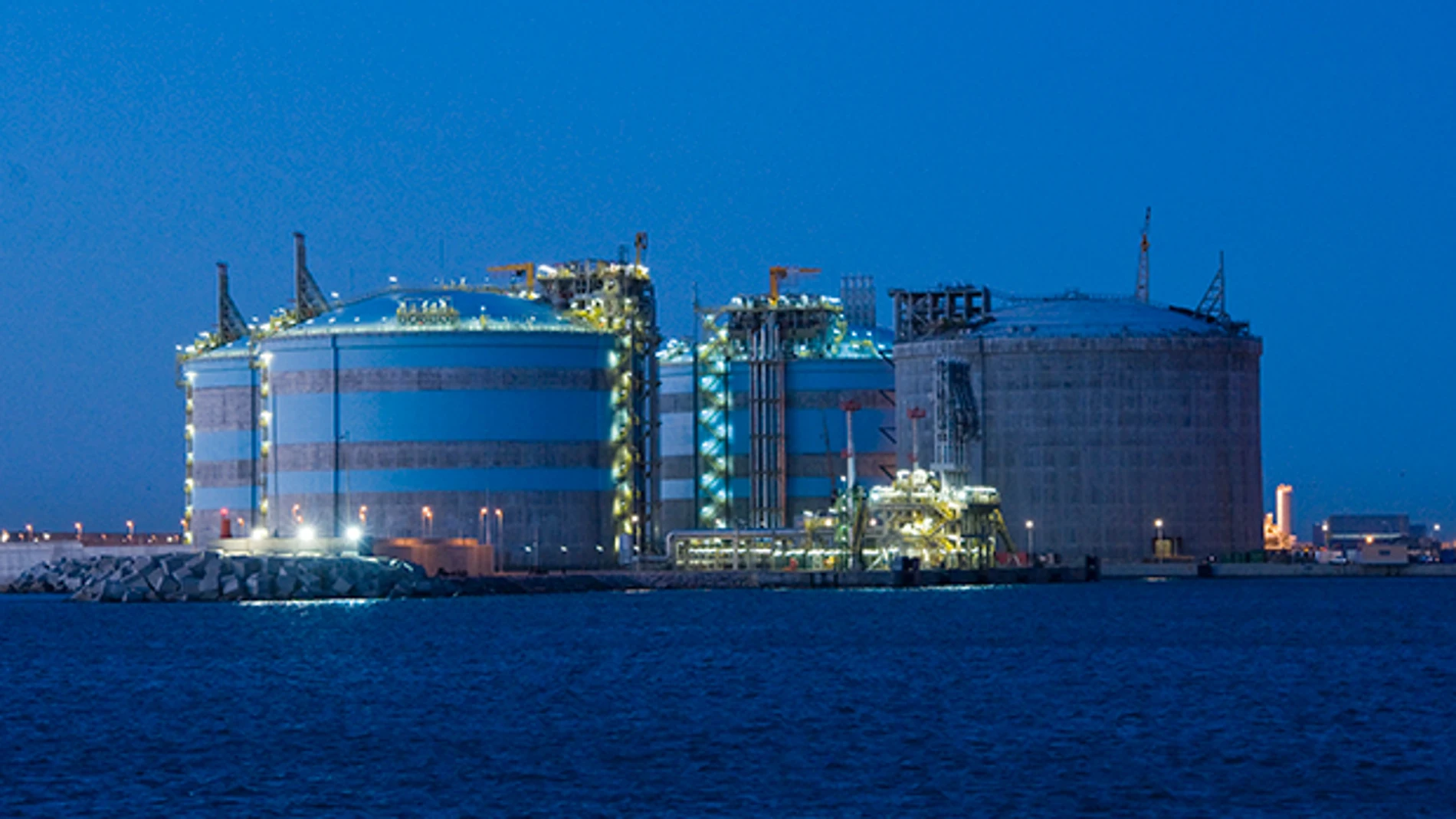 Planta regasificadora en Sagunto. (Foto: Naturgy)