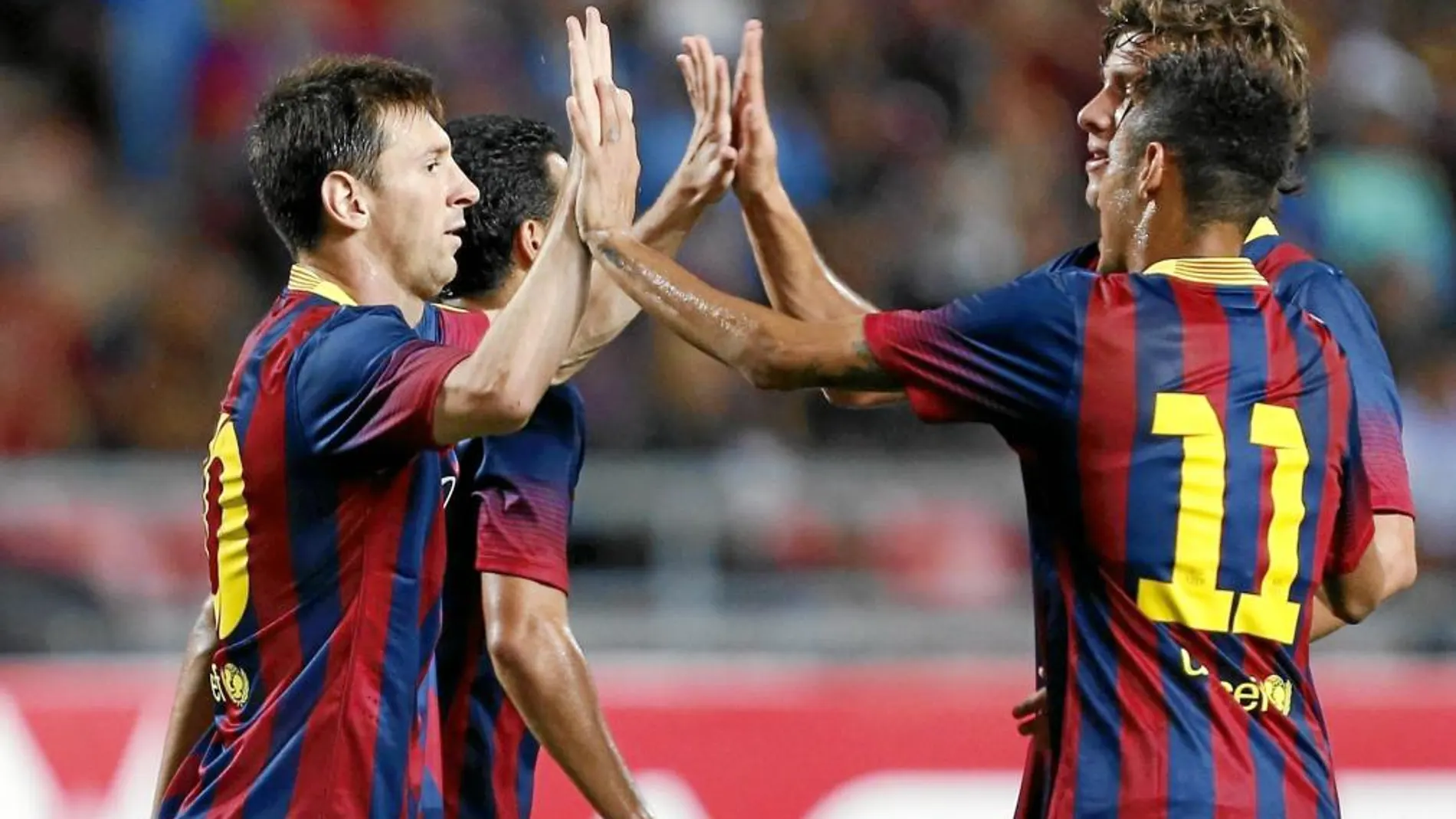 Messi y Neymar celebran uno de los goles del Barça ante el combinado de Tailandia