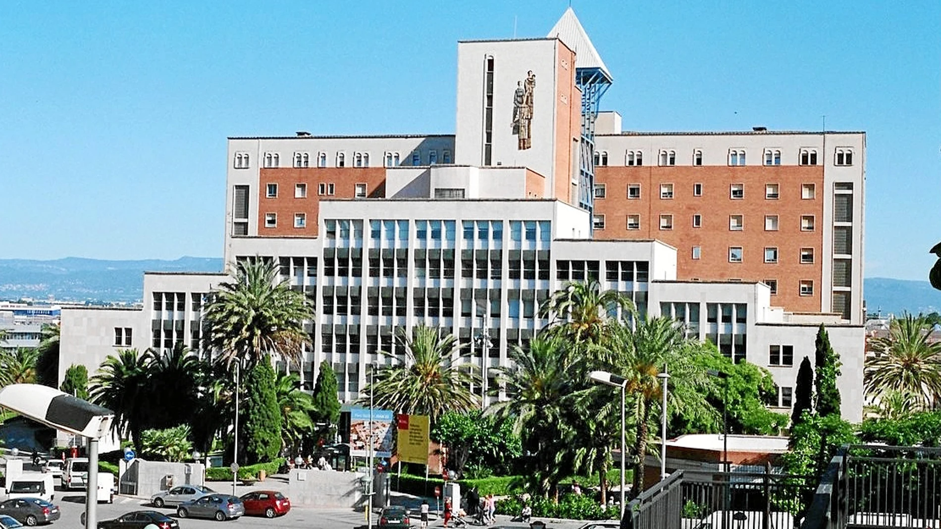 El bebé sigue ingresado en la UCI del Hospital Joan XXIII de Tarragona en estado grave, presenta una hemorragia cerebral compatible con golpes