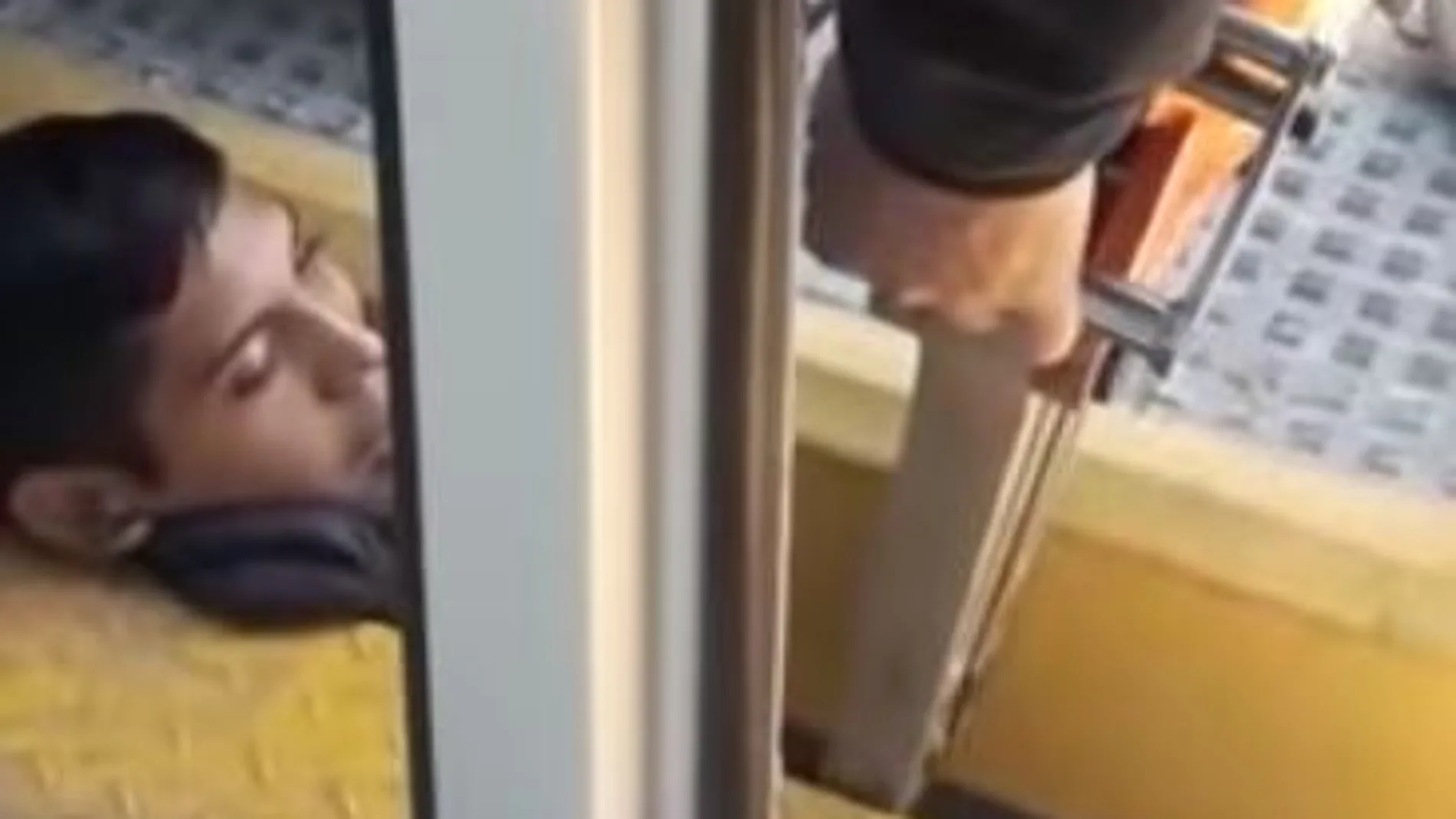 El angustioso rescate de un joven que quedó atrapado entre un tren y el andén