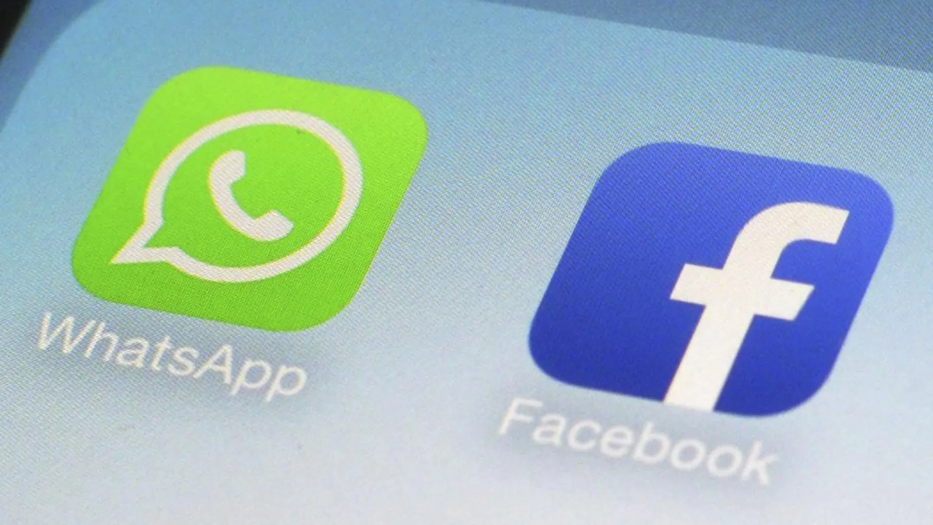 Iconos de las aplicaciones de WhatsApp y Facebook