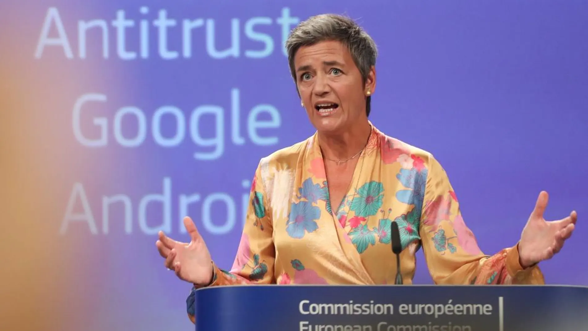 La comisaria europea de Competencia, Margrethe Vestager, da una rueda de prensa sobre la multa impuesta a Google en la sede de la Comisión Europea en Bruselas. Foto: EFE/ Stephanie Lecocq.