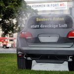 Fotografía de archivo de manifestantes que protestan en contra de las emisiones diesel ante el Ministerio de Transporte en Berlín/Efe