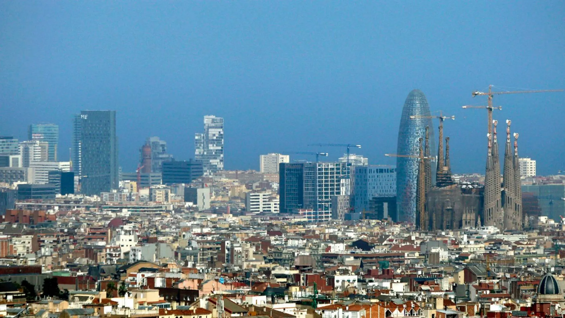 Panorámica de la ciudad de Barcelona, en una imagen de archivo / Efe
