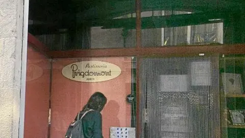 La pastelería de los Puigdemont, en una imagen tomada esta semana
