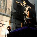 La Hermandad de Los Estudiantes saca en procesión dos imágenes: el Santísimo Cristo y María Santísima Inmaculada. Foto: CRISTINA BEJARANO