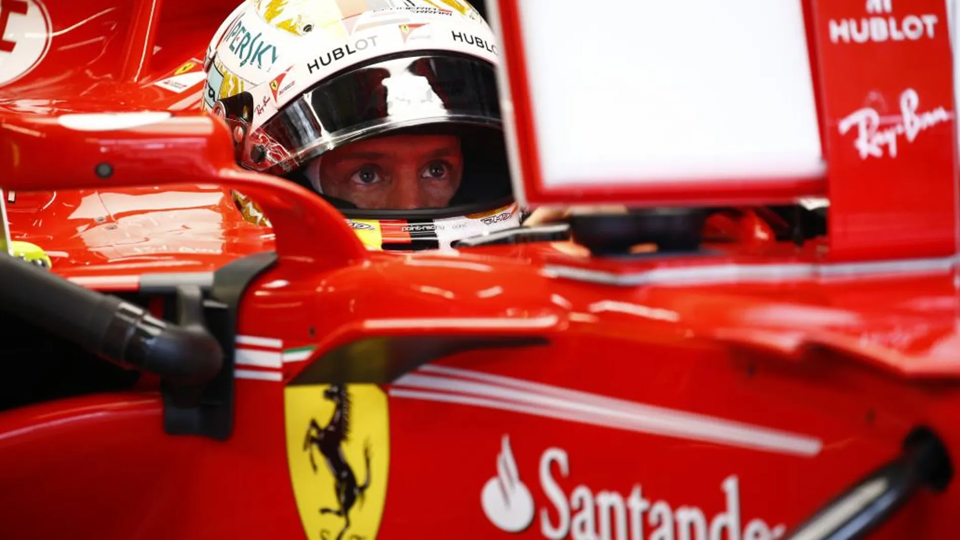 El piloto alemán Sebastian Vettel (Ferrari) fue eliminado en la primera ronda de clasificación del Gran Premio de Malasia
