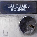 Un vecino huidizo La placa del terrorista Mohamed Bouhlel a la entrada de su domicilio en Niza