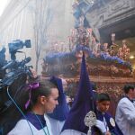 La procesión de la Hermandad Nuestro Padre Jesús de la Salud y María Santísima de las Angustias, más conocida como «Los Gitanos», ayer en Madrid