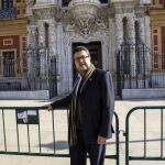 «Vox y voto»: Serrano solicita entrar en las negociaciones con PP y Cs para la investidura