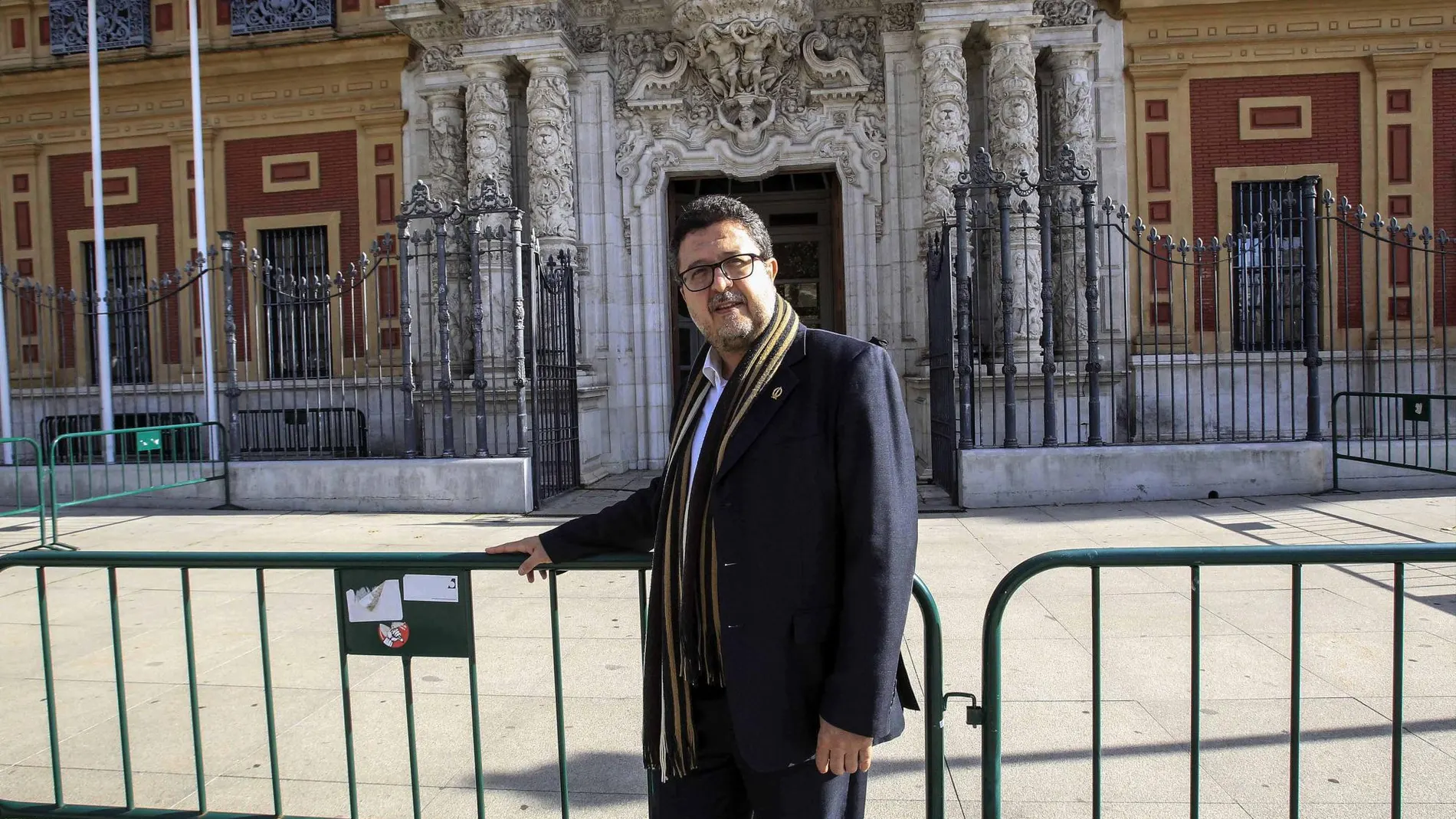 «Vox y voto»: Serrano solicita entrar en las negociaciones con PP y Cs para la investidura