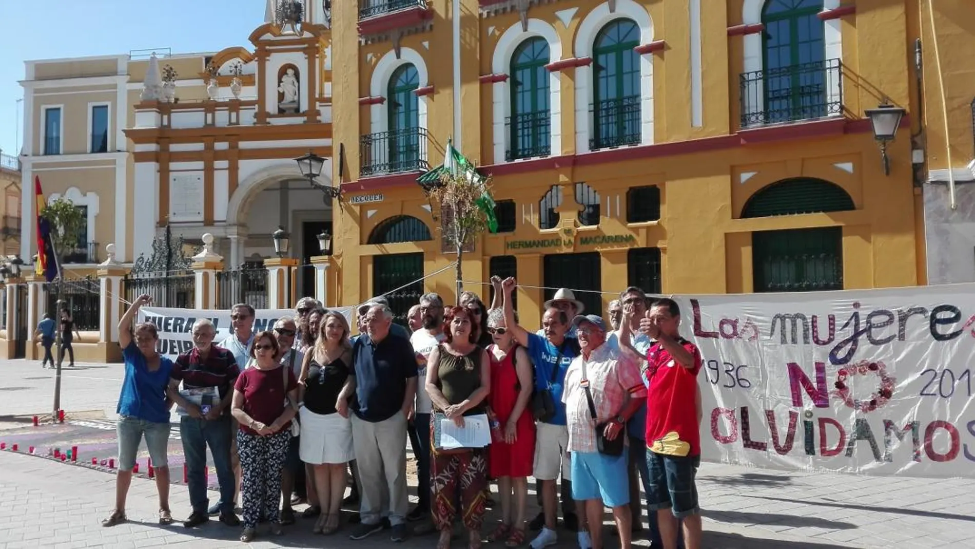 Durante la noche del miércoles tuvo lugar una «vigilia antifascista» a las puertas de la basílica