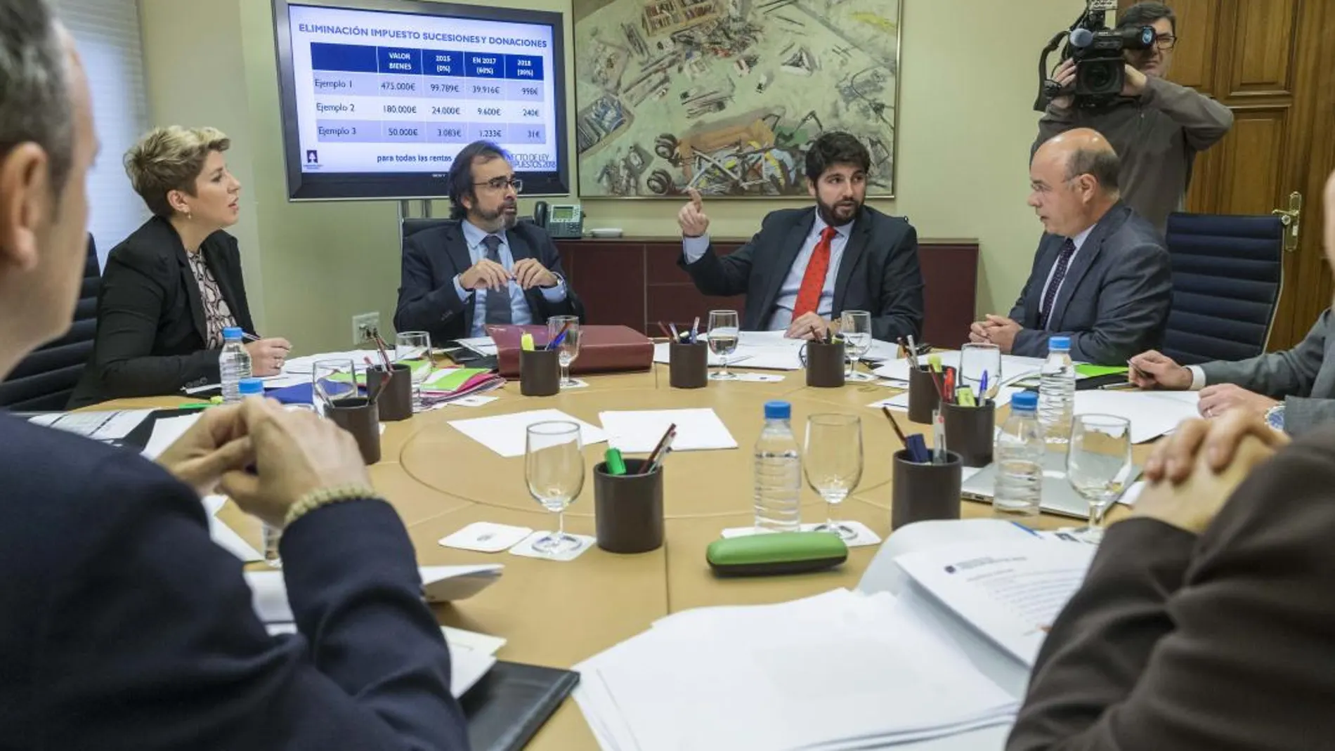 El presidente regional, Fernando López Miras, ayer durante la reunión del Consejo de Gobierno en San Esteban