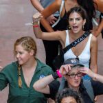 La actriz Amy Schumer y la modelo Emily Ratajkowski tras ser detenidas junto a 302 mujeres más durante una protesta contra el juez Brett Kavanaugh / Foto: Efe