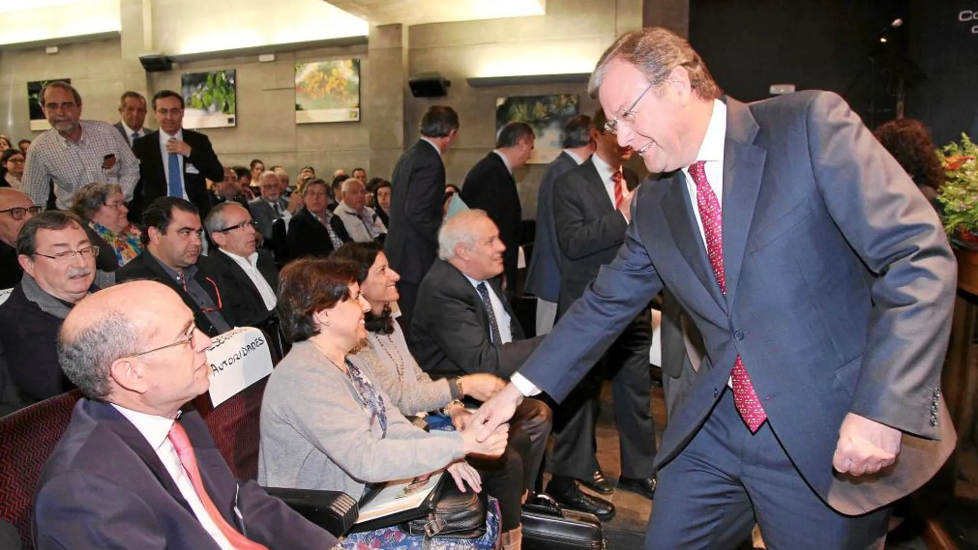 El consejero de Fomento y Medio Ambiente, Antonio Silván, inaugura el II Simposio sobre resinas naturales
