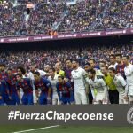 Los jugadores del Real Madrid y del FC Barcelona en el homenaje que tributaro a las víctimas del avión que transportaba al equipo Chapecoense que se estrelló en la noche del lunes
