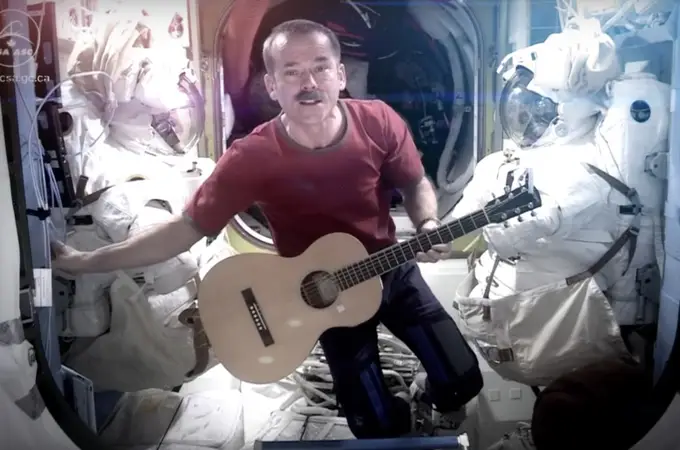 Cuando el astronauta toca la guitarra