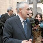 Griñán insiste en modificar la realidad