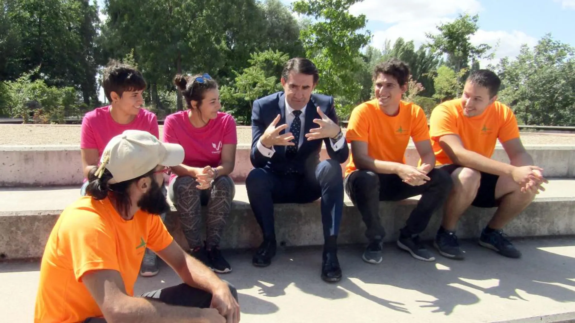 Suárez-Quiñones visita a los voluntarios