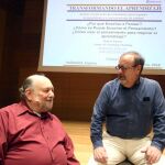El consejero Fernando Rey conversa con el profesor Robert Swarzt