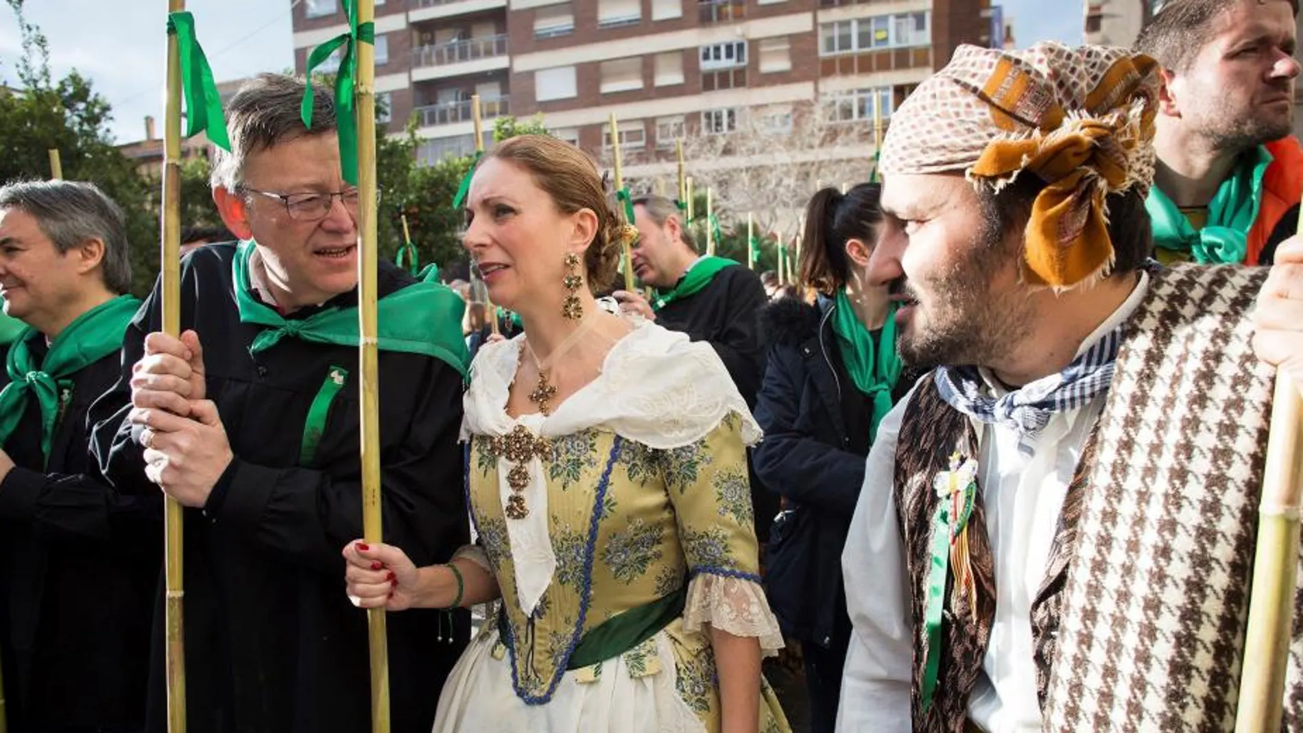 El presidente de la Generalitat, Ximo Puig, participó ayer en la Romeria de Les Canyes acompañado por la alcaldesa de Castellón y el conseller de Educación