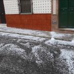 Imagen de una de las calle de Sevilla afectadas por el granizo