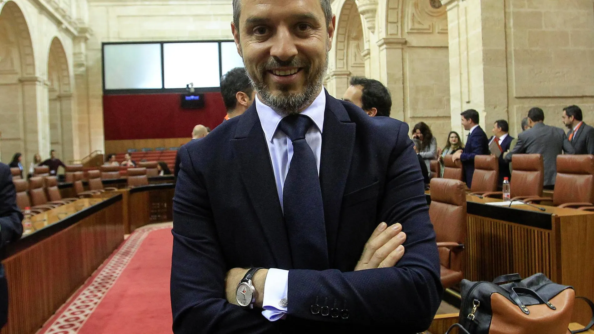 El consejero de Hacienda, Industria y Energía, Juan Bravo, en su estreno en el Parlamento / Foto: Manuel Olmedo