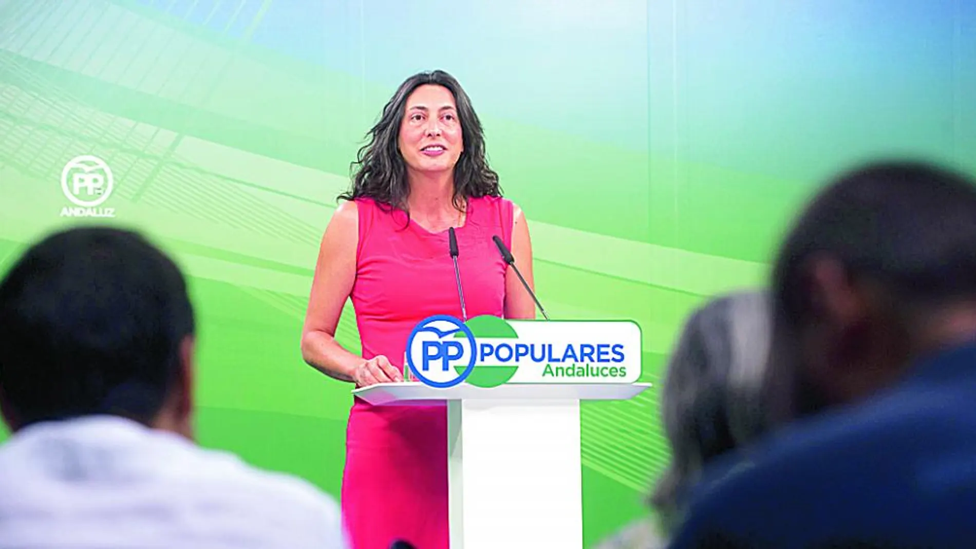 La «número dos» del PP andaluz, Dolores López, ayer en rueda de prensa.