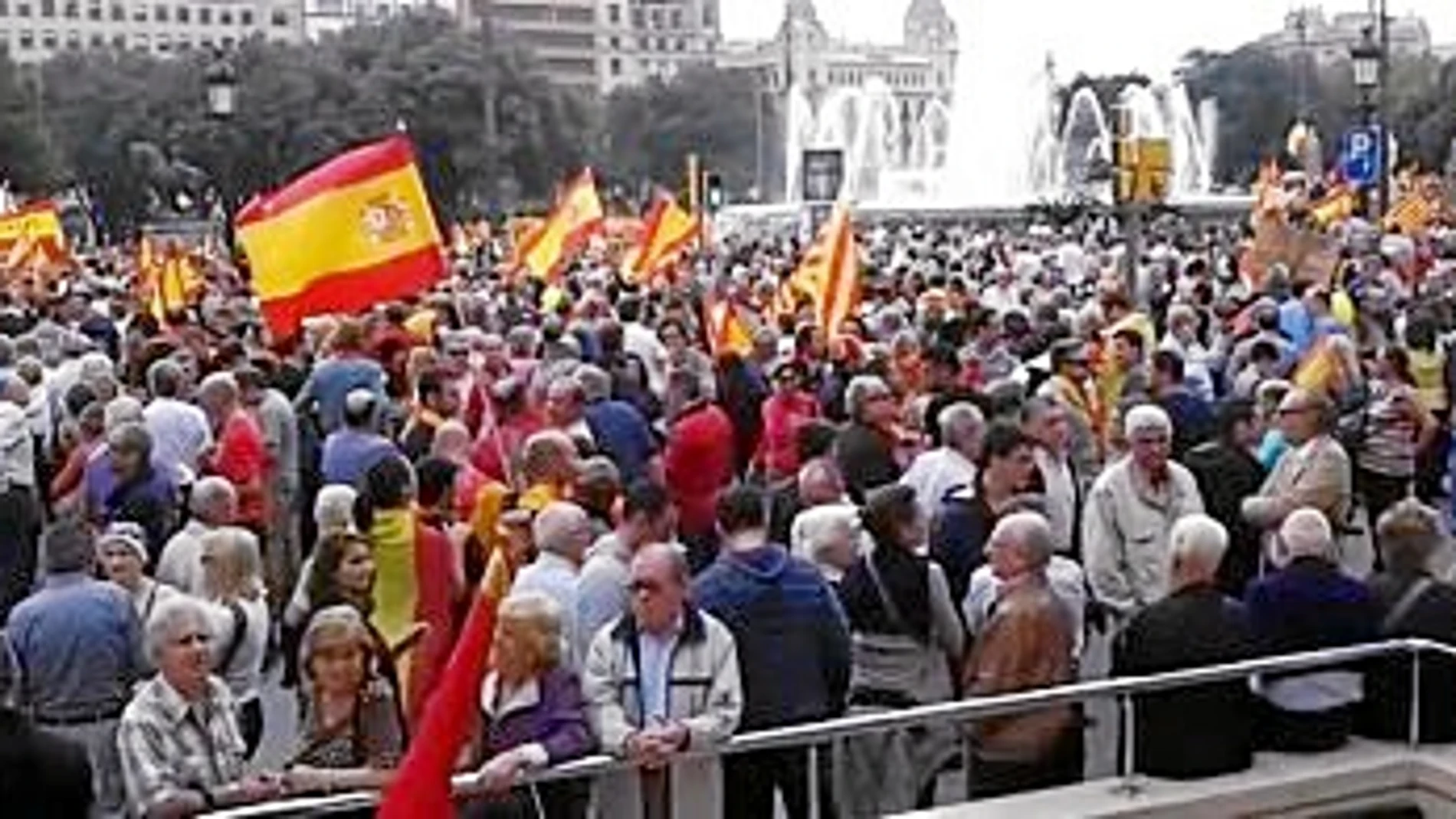 Societat Civil invita a Puigdemont y a Colau a su acto del 12 de octubre